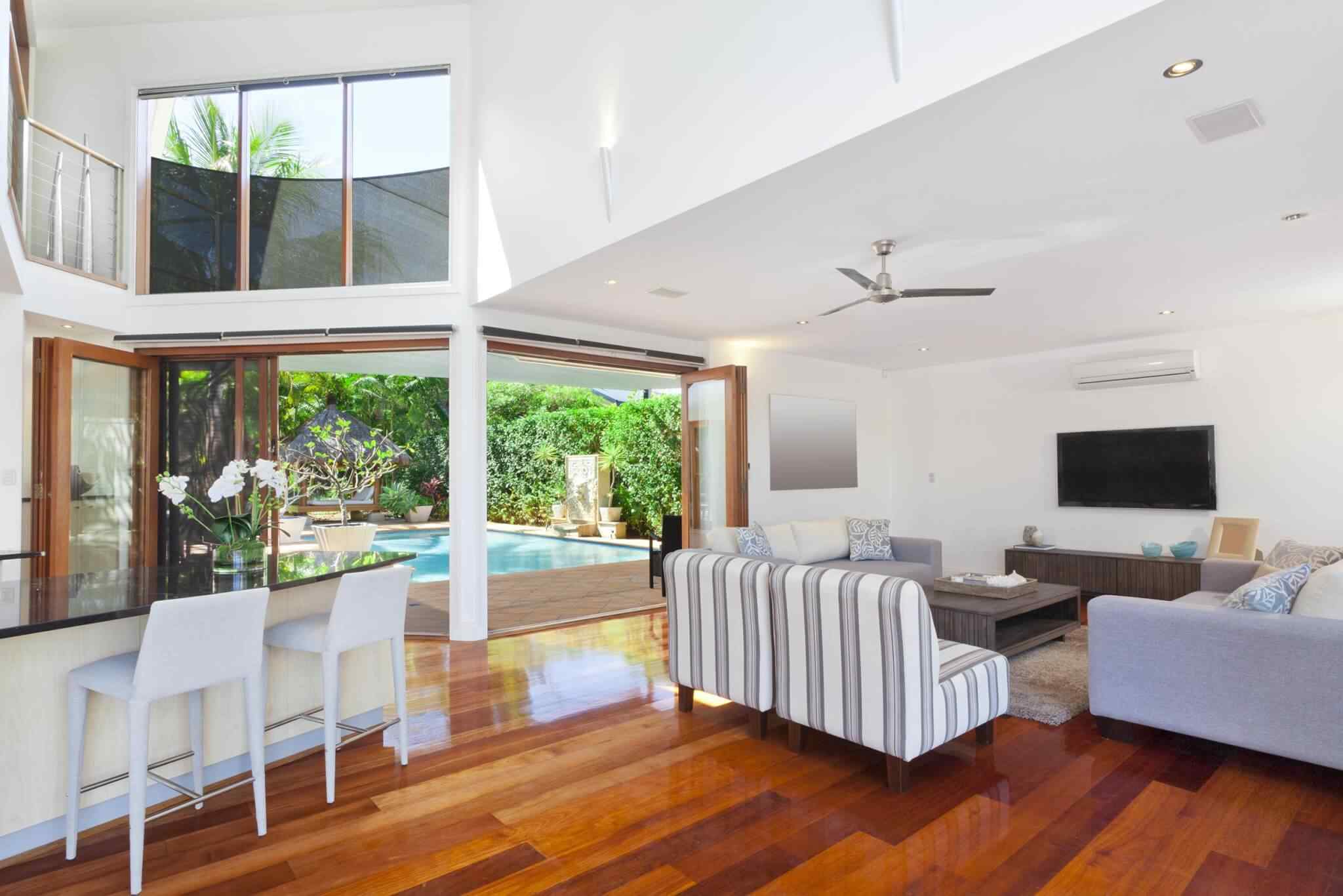 A living room with a couch and table in it